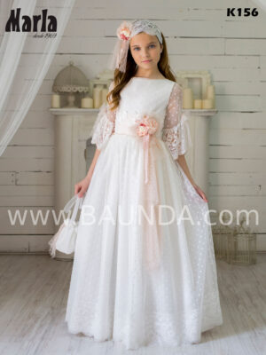 vestido de comuninión K156 de la colección de Marla 2020 tendencia total de plumeti y estilo romántico.