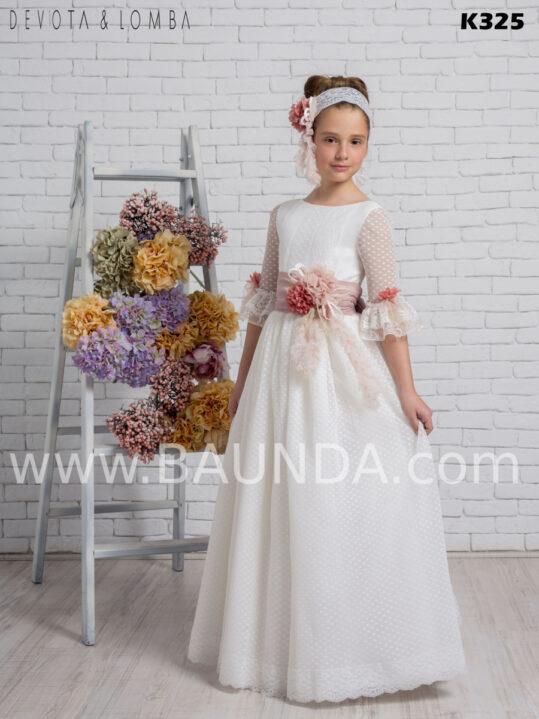 Vestido de comunión colección 2020 Devota Lomba modelo k325 romántico en tono rosa y manquita francesa